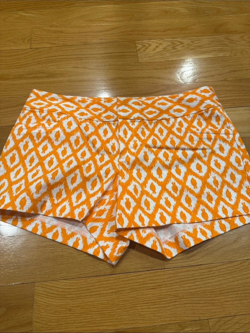 Lilly Pulitzer orange and white fish print Ellie shorts size 4 .